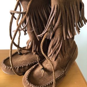 Minnetonka moccasin boots